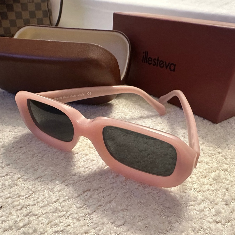 Illesteva super rare pink Vinyl Sunglasses